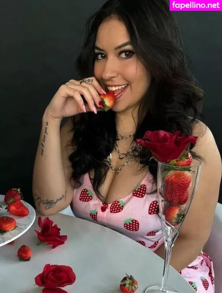 Larissa Cambusano OnlyFans Thumbnail #JLQXkYnRns