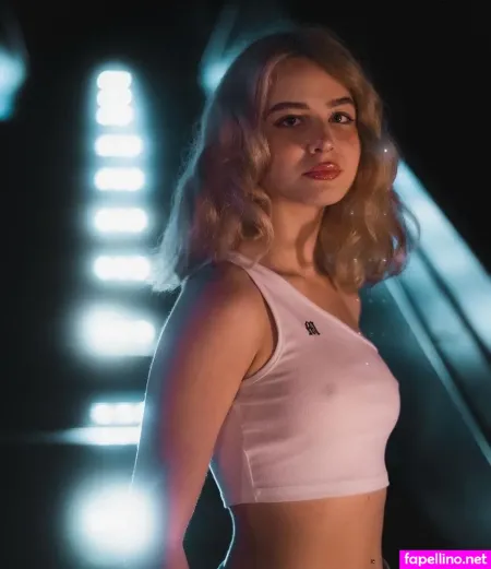 Larissa Hucker OnlyFans Thumbnail #0pGSaw4KAn