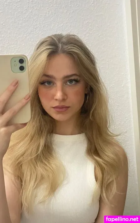 Larissa Hucker OnlyFans Thumbnail #e5aXoZUIyP