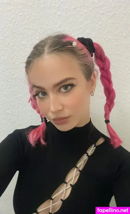 Larissa Hucker OnlyFans Thumbnail #fVUl2QPge5