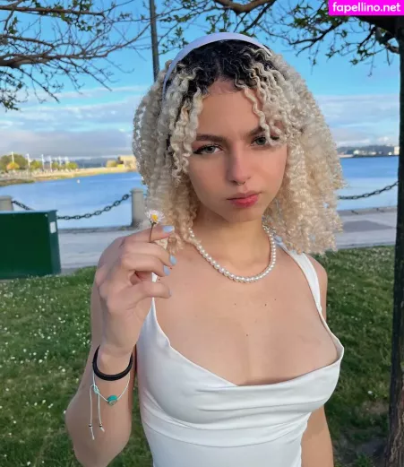 Larissa Kimberlly OnlyFans Thumbnail #RIbZQZrw6s