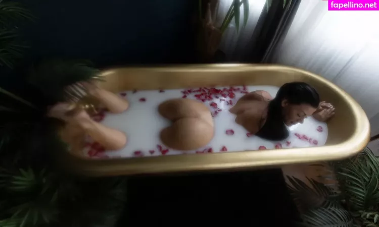 Larissa Mayer OnlyFans Thumbnail #9uYZQVVGHk