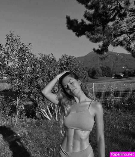 Larissa Merlyn Selena Larissahausler OnlyFans Thumbnail #cXw4OKqV91
