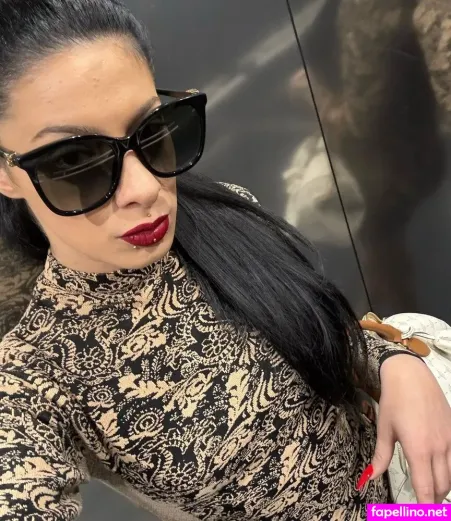 Larissa Ts Main Profile Photo