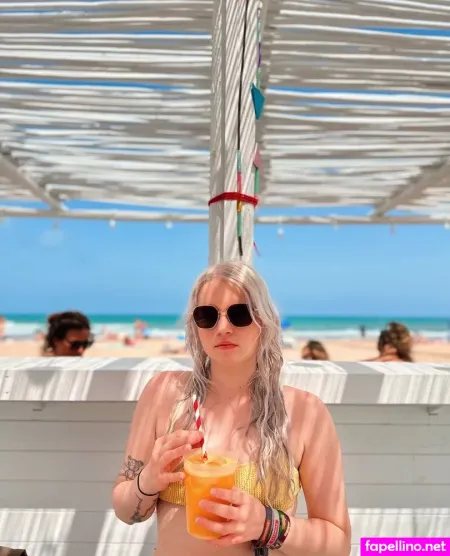 Larissa Zeeuwe OnlyFans Thumbnail #DkPi7ak4t5