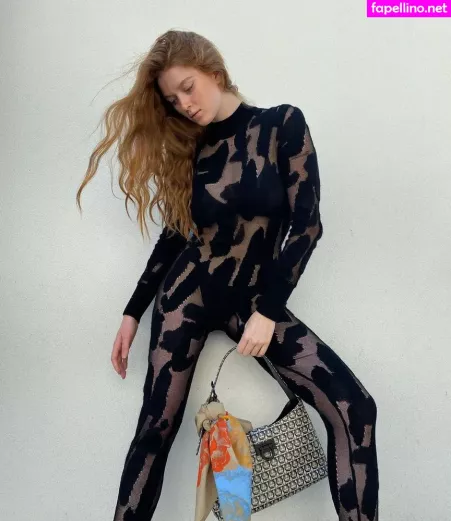 Larsen Thompson OnlyFans Thumbnail #pW946RqE1T