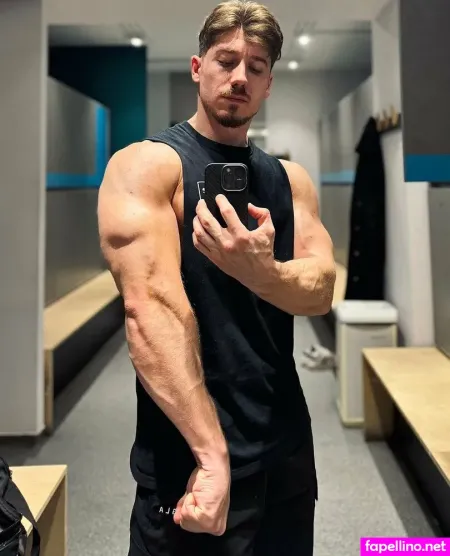 Larsnoah Main Profile Photo