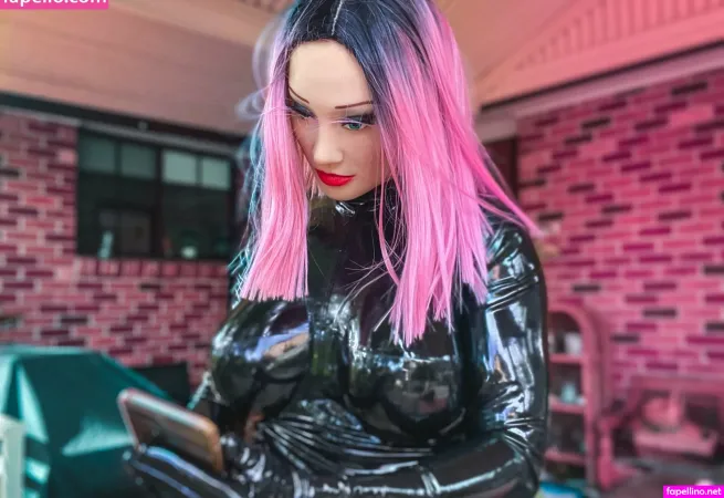 Latex Alina OnlyFans Thumbnail #G9dHEKPg1x