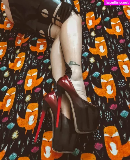 Latex Fox OnlyFans Thumbnail #clRRrmYcW7