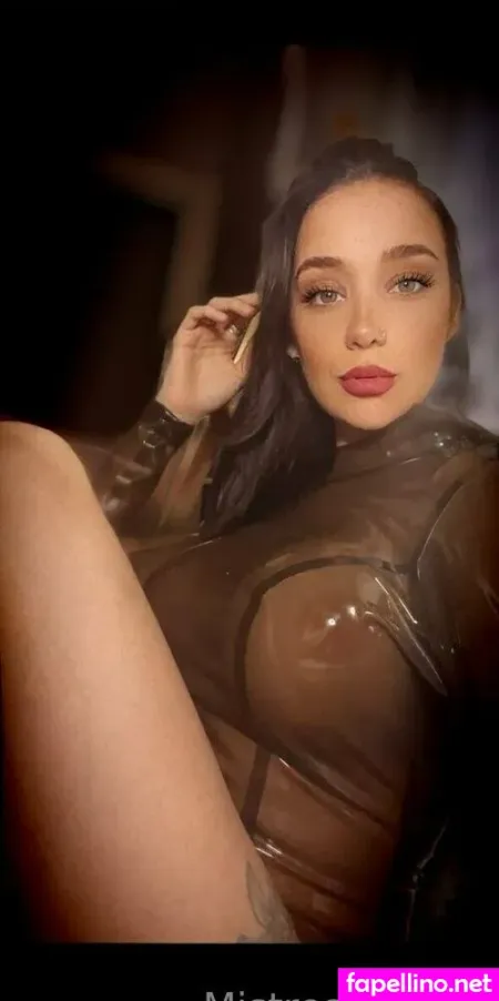 Latex Temptress OnlyFans Thumbnail #2TRa34X22M