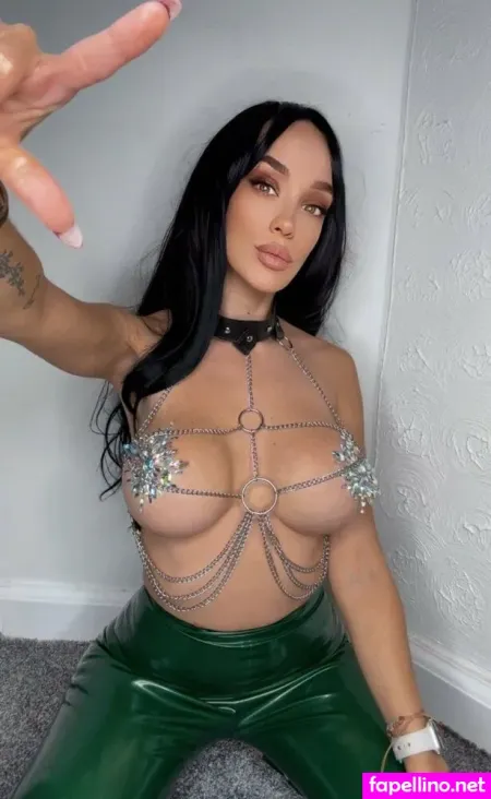 Latex Temptress OnlyFans Thumbnail #y4JgzaAjZS
