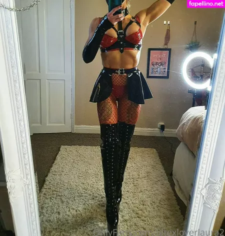 Latexloverlaura2 OnlyFans Thumbnail #9Itj1xZMjG