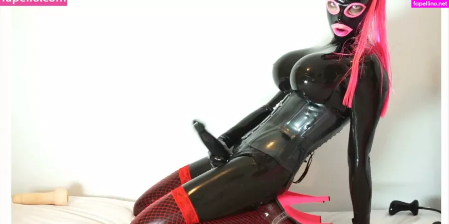Latexmodeldoll OnlyFans Thumbnail #WCGLclZc1Q