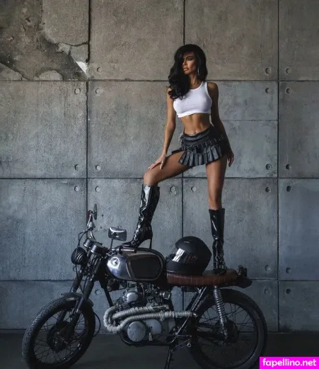 Laura Arianna Main Profile Photo