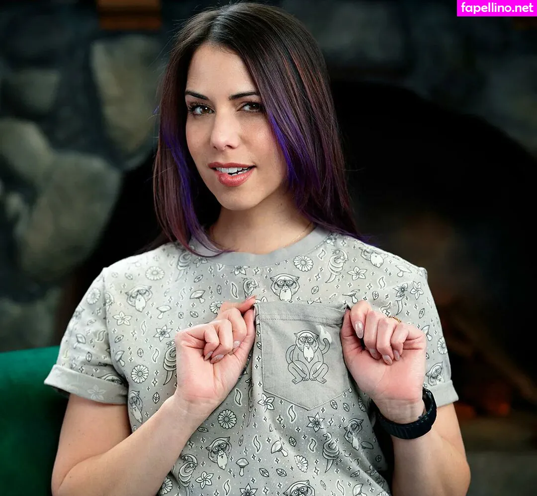 LauraBaileyVO, saltybl0nde Nude Leaked OnlyFans Photo #roe2mu2jlI