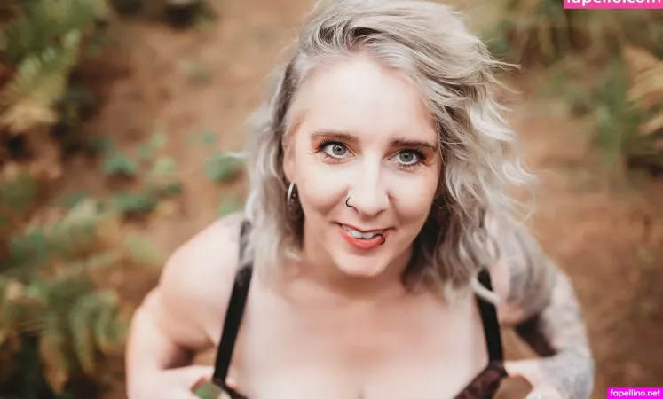 Laura Belbin Knee Deep In Life OnlyFans Thumbnail #GDnxnN4pwk