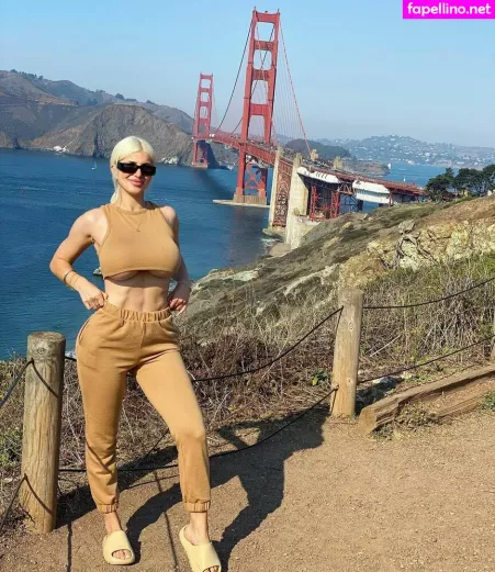 Laura Blake Hahnel OnlyFans Thumbnail #8EQl3Sioet