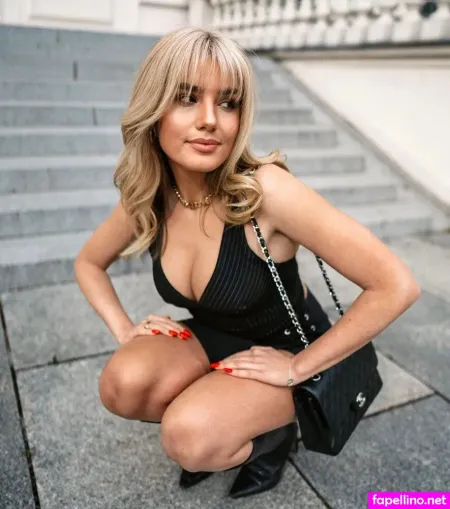 Laura Block OnlyFans Thumbnail #Noaq8Ugh3G