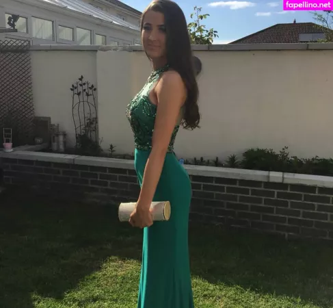 Laura Brophy OnlyFans Thumbnail #PXLmE3834R