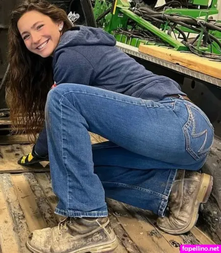 Laura Carlson Wilson OnlyFans Thumbnail #26L0D98sYi
