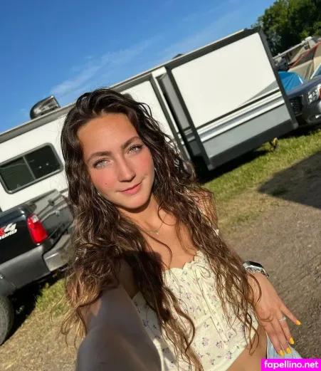 Laura Carlson Wilson OnlyFans Thumbnail #8IERGh5FfJ