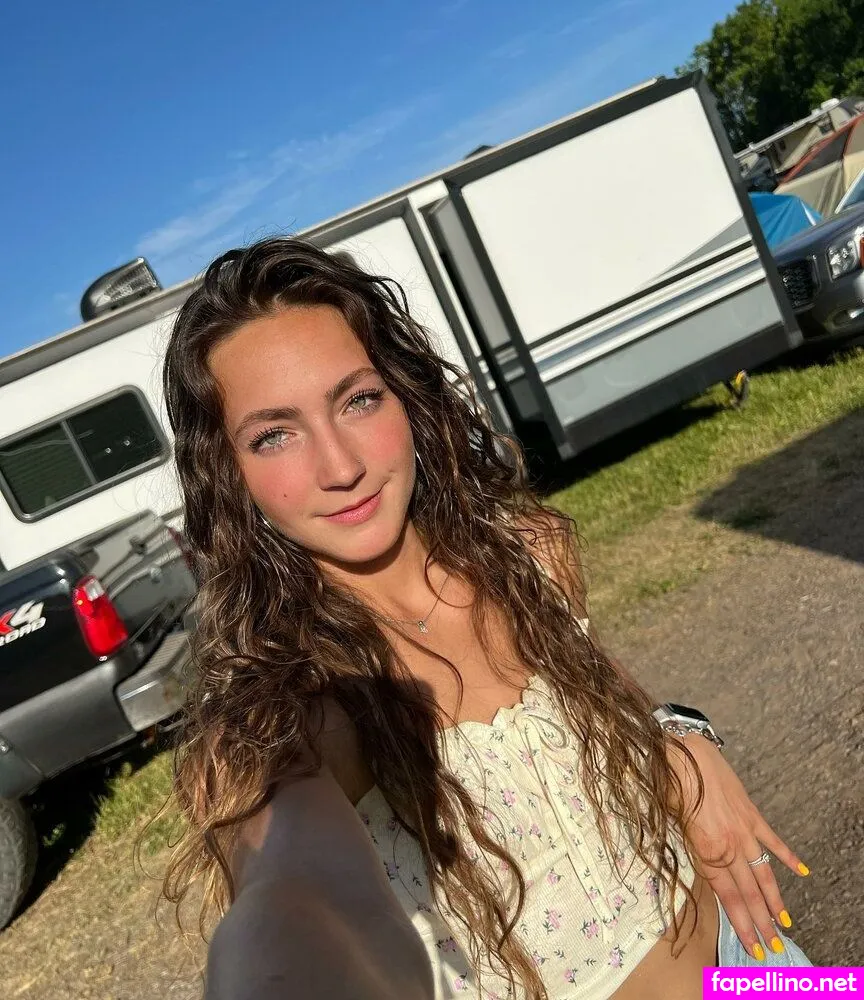 Laura Farms, laura_farms, lauraywilson Nude Leaked OnlyFans Photo #8IERGh5FfJ