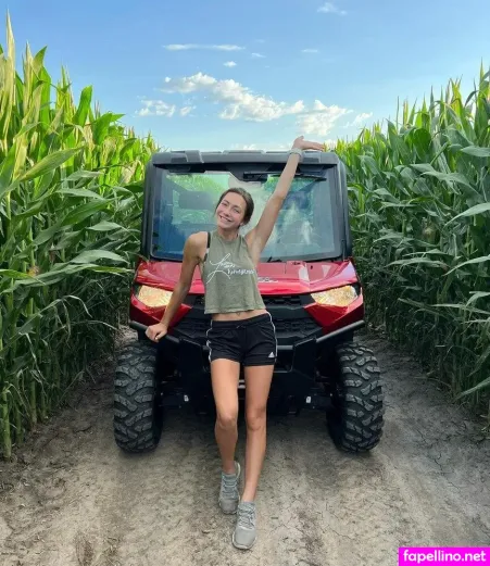 Laura Carlson Wilson OnlyFans Thumbnail #PctxP3yjO3