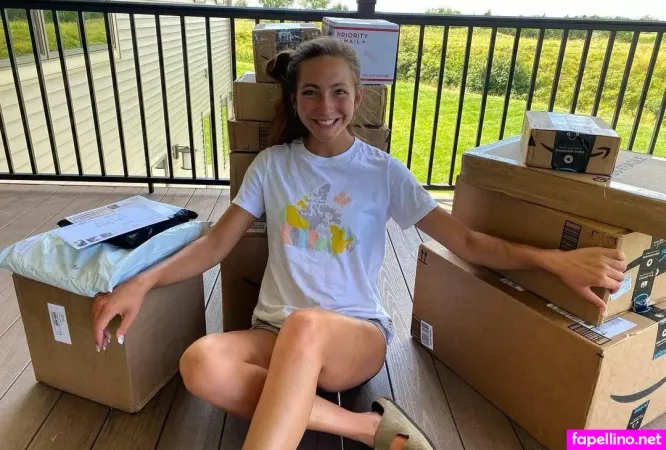 Laura Carlson Wilson OnlyFans Thumbnail #Qzzm8GSzXs