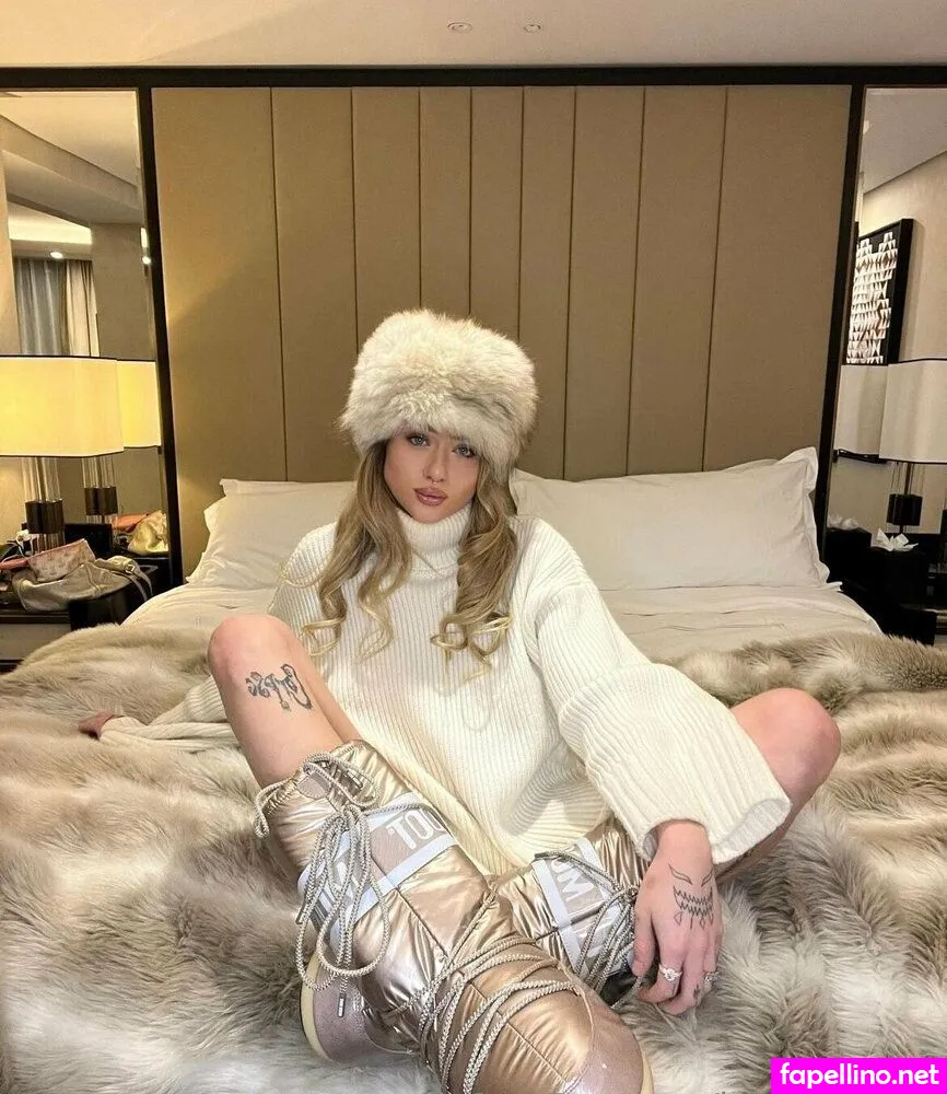 laura.caroline, lcarolineart Nude Leaked OnlyFans Photo #9Vtcx2hGGA