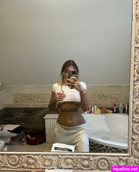 Laura Caroline OnlyFans Thumbnail #HaWeWLXvg3