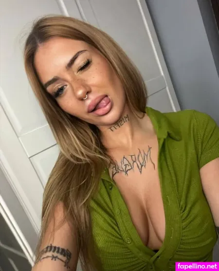 Laura Caroline OnlyFans Thumbnail #HpQDr6inQP