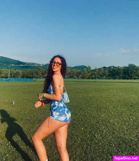 Laura Corti OnlyFans Thumbnail #6BxVZdjYu2