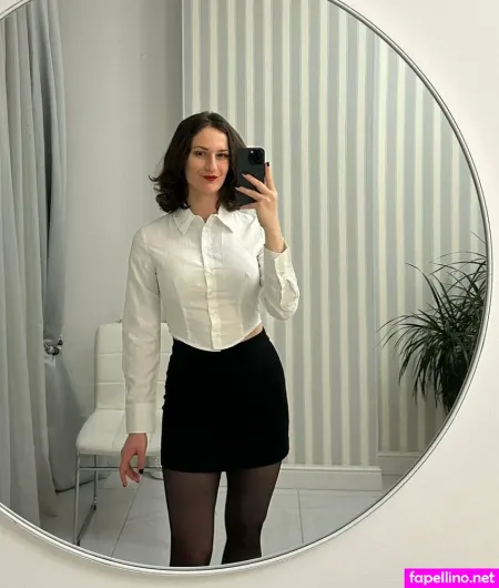 Laura Curls OnlyFans Thumbnail #FUsETMzKZ7