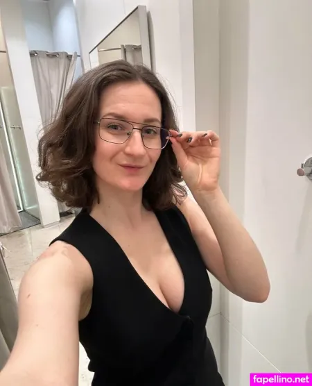 Laura Curls OnlyFans Thumbnail #il1P3Xc2T8