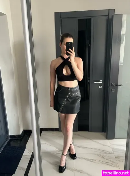 Laura Curls OnlyFans Thumbnail #x4WWujubpO