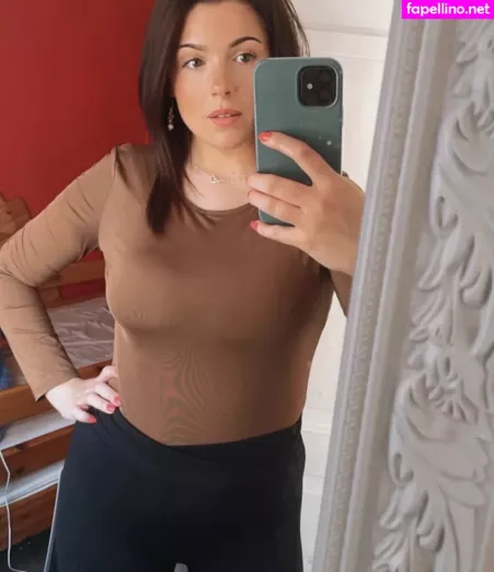 Laura Delaney 1 OnlyFans Thumbnail #jBgO6q8vi3