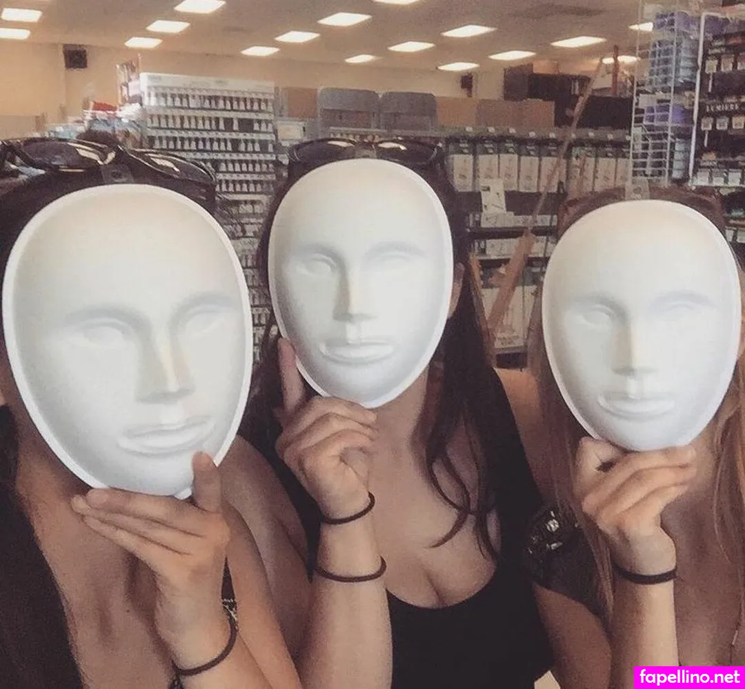 eldred.laura, lauramuellerofficial Nude Leaked OnlyFans Photo #FclUfMxRjW