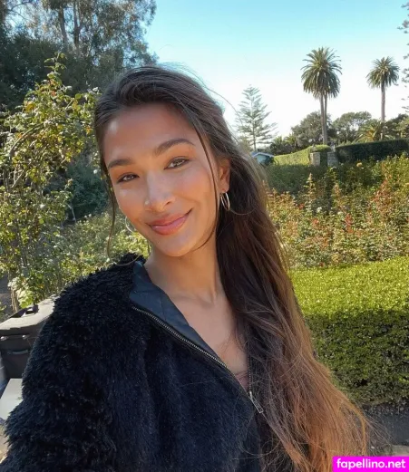 Laura Elizabeth Woo OnlyFans Thumbnail #dIrhhkY70R