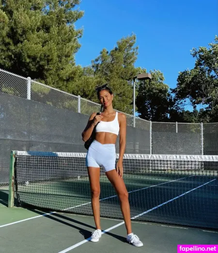 Laura Elizabeth Woo Main Profile Photo