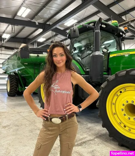 Laura Farms OnlyFans Thumbnail #uXw93P1cXZ