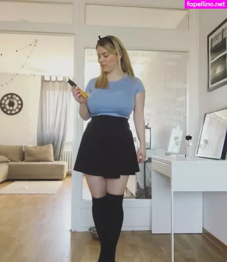 Laura Katz OnlyFans Thumbnail #BMWvMUmzBC