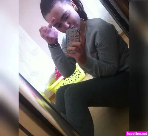 Laura Knoblauch OnlyFans Thumbnail #2m2CKfiFfo