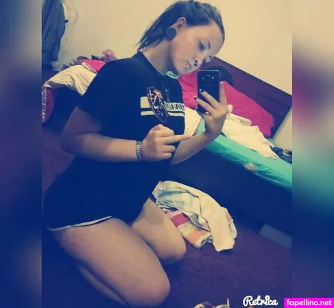 Laura Knoblauch OnlyFans Thumbnail #3ShFuWF5cK