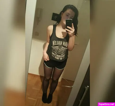 Laura Knoblauch OnlyFans Thumbnail #GdGngF7X70