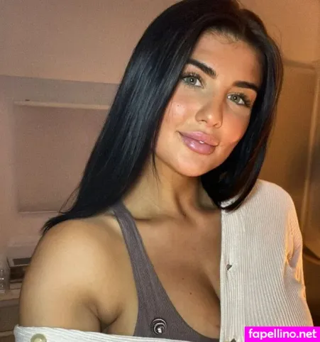Laura Mania OnlyFans Thumbnail #KuRgHU70J3