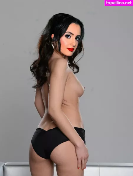 Laura Marano Ai Porn OnlyFans Thumbnail #kQJntvVd4v
