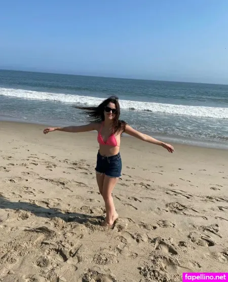 Laura Marano OnlyFans Thumbnail #XBp1BjKDoJ