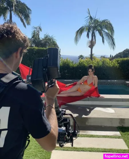 Laura Marano OnlyFans Thumbnail #gSl4MujGuy