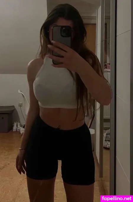 Laura Marie Rhrig OnlyFans Thumbnail #sxqLjZu8VW