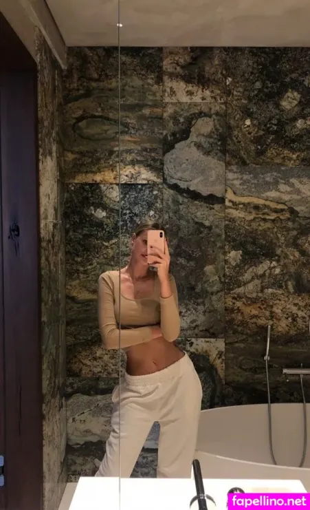 Laura Modzelewski OnlyFans Thumbnail #77Ibx9t9AQ